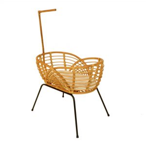 Bohemian Baby - Roma vintage rotan wieg zijkant voor